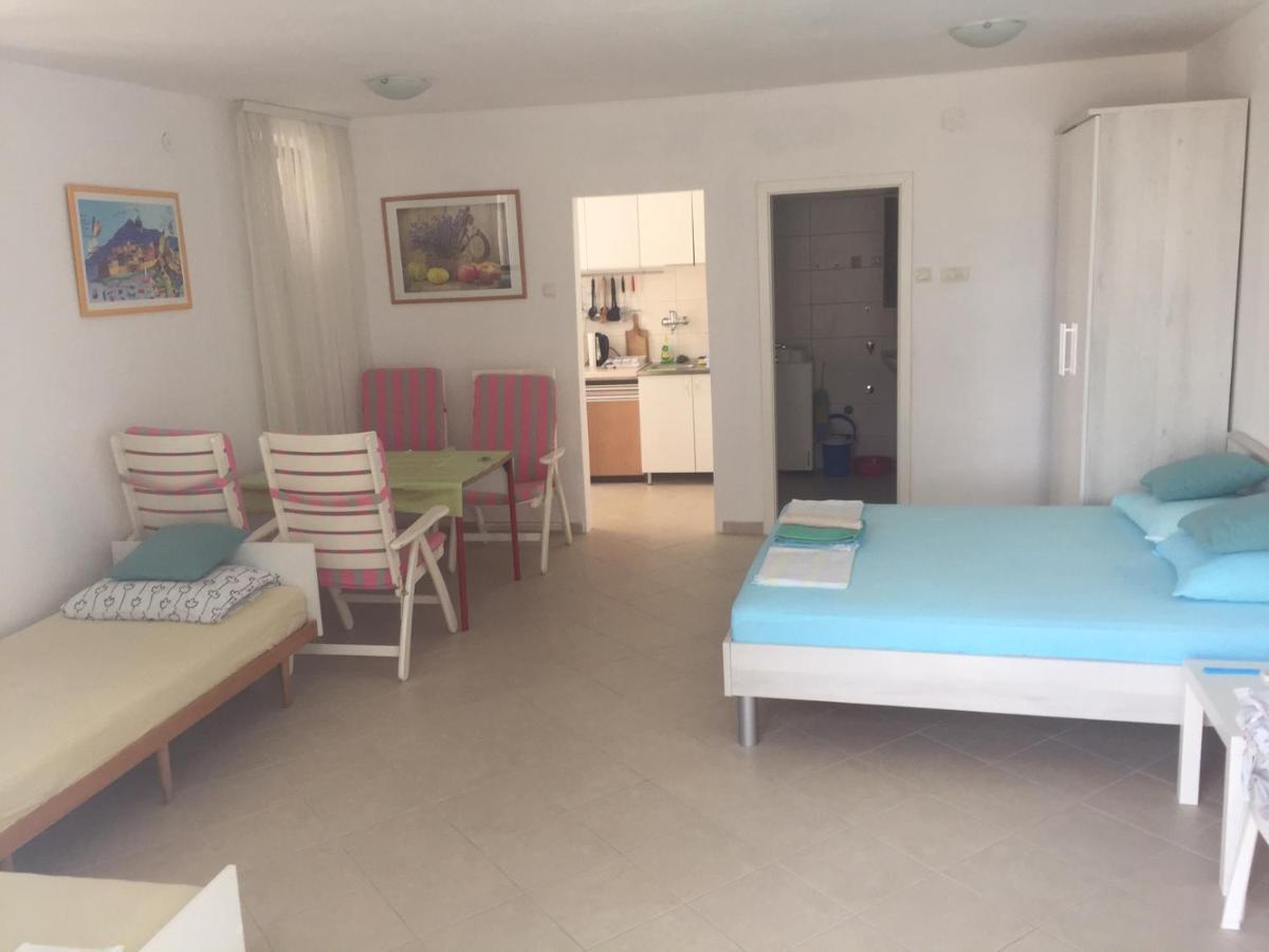 Apartment Perla - 150M From The Sea Novi Vinodolski Exterior photo